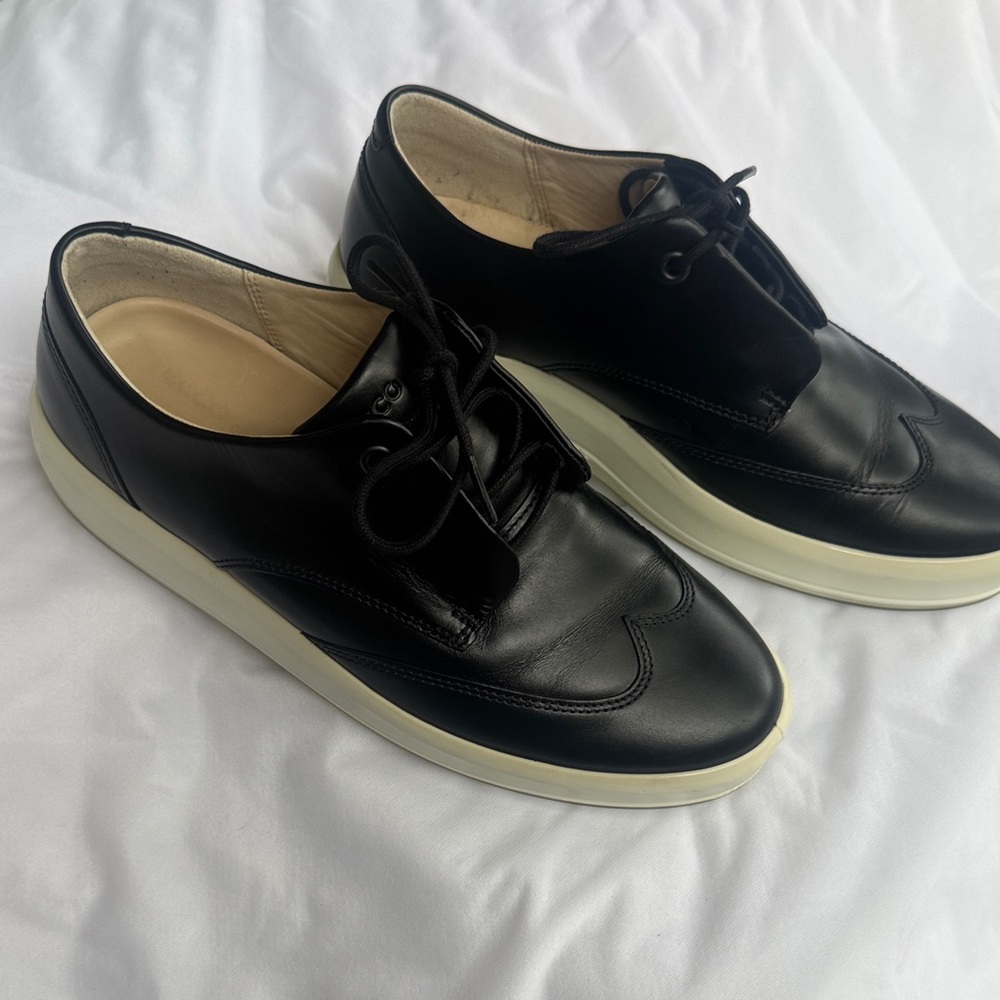 Ecco Black Oxfords with White Soles EU 38